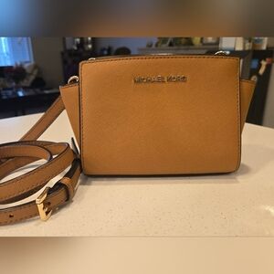Michael Kors Mini Selma Crossbody